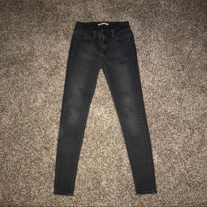 Black Levi’s skinny jeans